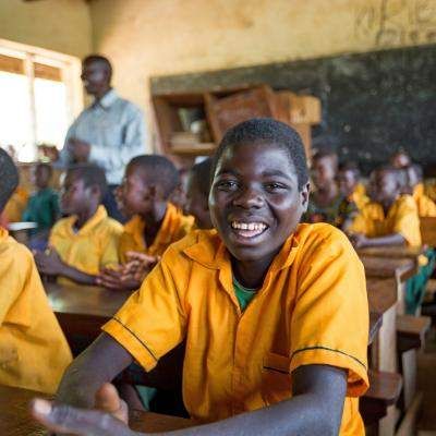 Schüler in Uganda, wo das Risiko für Kinderarbeit in landwirtschaftlichen Betrieben hoch ist