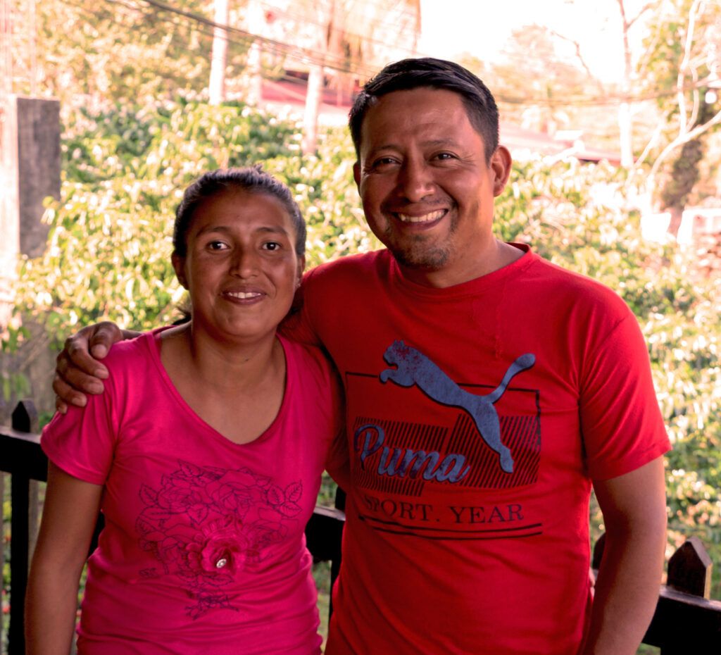 Dos trabajadores migrantes guatemaltecos, marido y mujer